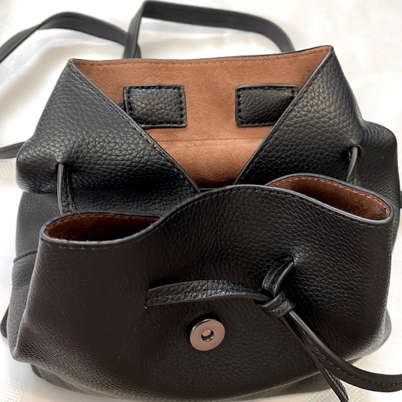 Minimalist backpack - Picture 9 of 10